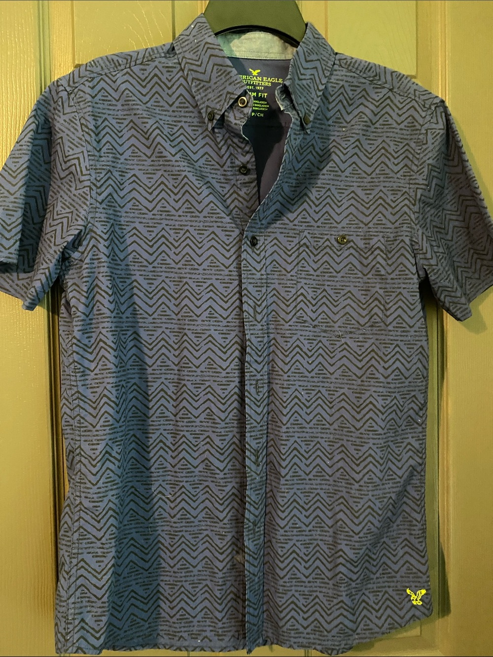 American Eagle Outfitters Blue Zigzag Print Short-Sleeve Button-Down Shirt